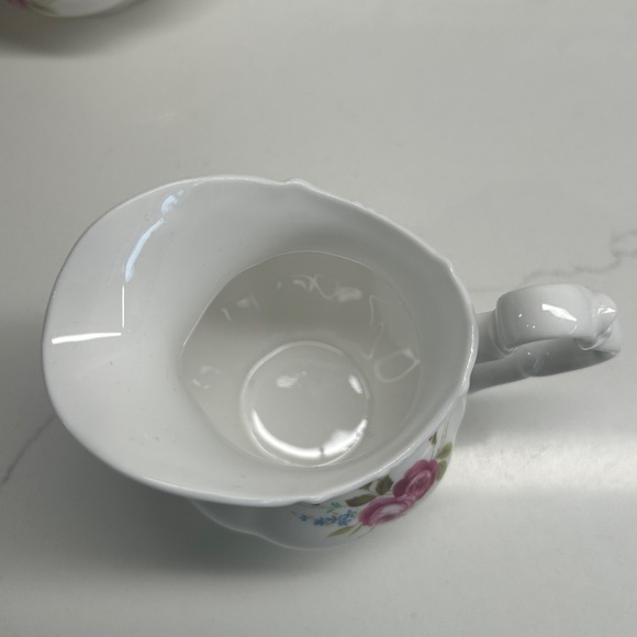 Vintage Royal Albert Bone China Creamer and Sugar Bowl with Pink Rose Motif - Picture 7 of 16